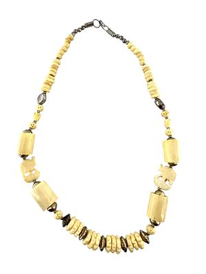 Ожерелье с резными фигурками слонов. Кость. Длина 61 см.