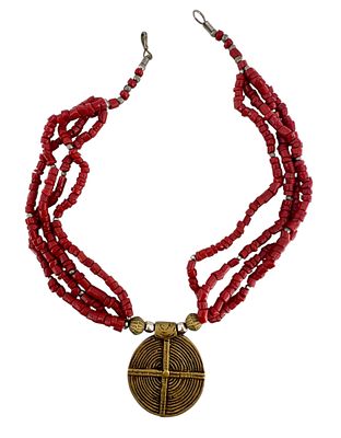 Ожерелье красного коралла с бронзовой подвеской. Длина 50 см.