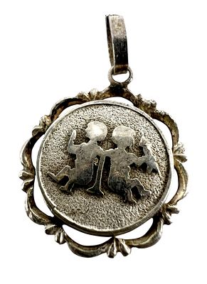 Подвеска астрологическая "Близнецы". Серебро 950 пробы. Вес - 0,58 гр. Размеры - 15*15 мм.