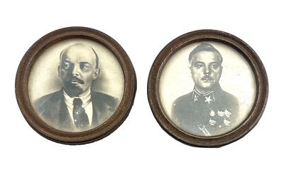 Два настольных панно. Фотографии в рамках. В.И. Ленин и К.Е. Ворошилов. СССР, 1920-30 гг. Жесть 