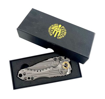 Современный многофункциональный охотничий нож. . Сталь. В оригинальной коробке. Длина в 