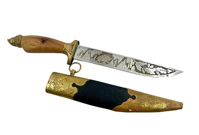 Нож охотничий подарочный. Гравировка. Россия. Латунь, сталь, дерево. Номерной. Длина 33,5 см