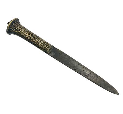 Русский боевой нож. 16-17 век. Бронза, сталь. На ручке изображён библейский сюжет "Суд царя 