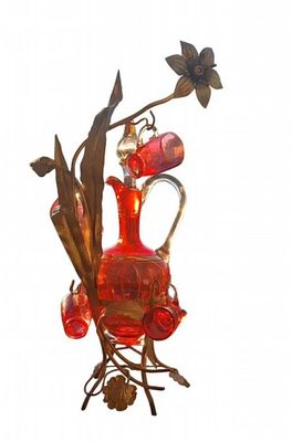 Графин (штоф) и 6 рюмок, изготовлены из двухслойного стекла розовых оттенков. Позолочен. 