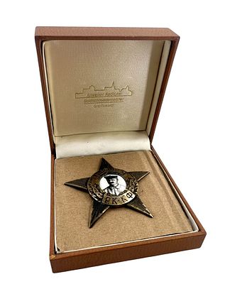 Знак командира рабоче-крестьянского красного флота с портретом Л. Троцкого в морской форме. Бронз 