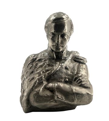 Бюст М.Ю. Лермонтова в военной форме. Силумин. Скульптор - Л. Торич. Высота 25 см, ширина 20 см.