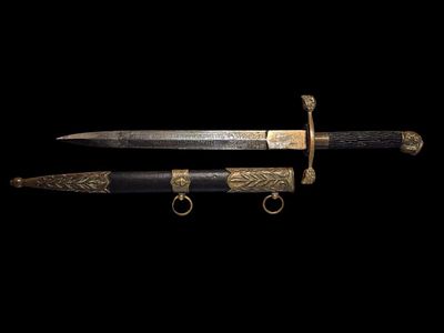 Егерьский кортик в редком заказном исполнении. Украшен подарочной надписью, растительным узором 