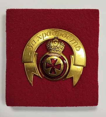 Накладка на оружие (казачью шашку). 1990е гг. Бронза, позолота, эмаль. Размеры - 3,8*3,5 см.