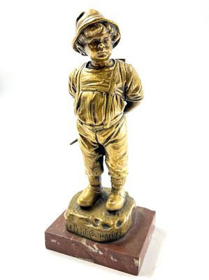 Статуэтка "Маленький смельчак". По модели скульптора J. M. Picciole (1875-1950). Италия. XX в. 