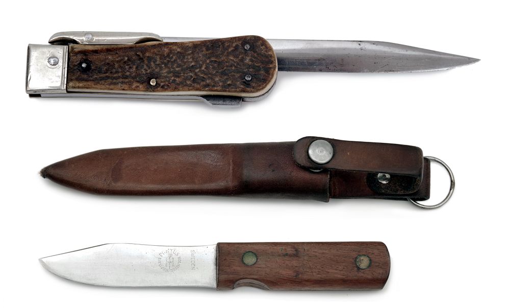Folding Knife of Semi-Folding Type. Single edged blade with central point, foldable cross guard 