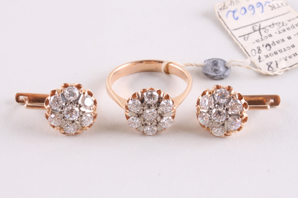 Серьги малинки с фианитами ссср. Серьги малинка мэюз. Золотые кольца с бриллиантами малинка. Золотое кольцо малинка ссср. Бриллианты малинка.