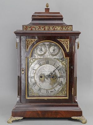 Часы настольные. Англия, Eardley Norton, кон. XVIII в.(?). 
Каркас: дерево (шпон красного 