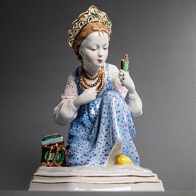 Статуэтка &laquo;Малахитовая шкатулка&raquo;. Фарфор, роспись. СССР, Дулево, О.М. Богданова, 1956. Статуэтка 