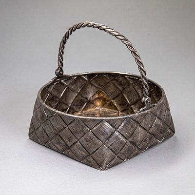 Вазочка, конфетница "Корзинка", русский стиль. Серебро 84 пробы. Россия, ок. 1908 г. Российская 