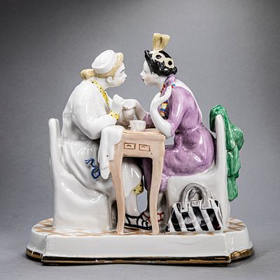 [Редкость. Эталонная роспись] Скульптура "Маникюр". СССР, Дулево, Н.А. Малышева, 1958 г. Фарфор 