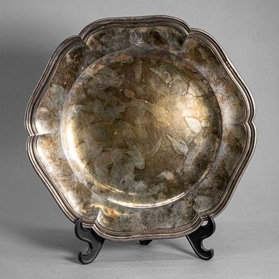 [Топ-лот. Период правления Екатерины II] Тарелка с гербом Российской империи. Серебро. Франция 