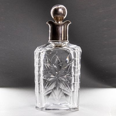 [Топ-лот] Графин. Россия, Фаберже, 1890е гг. Серебро 84 пр., хрусталь. Графин с динамичным 