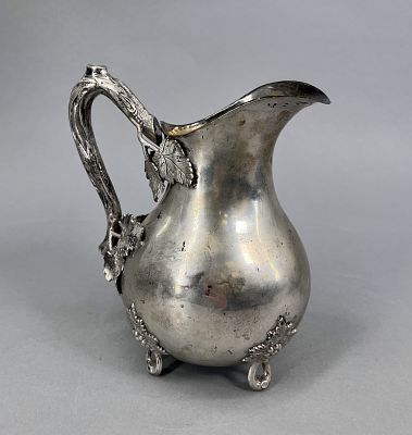 Небольшой кувшин "Побеги винограда". Швеция, Стокгольм, 1866 г. Серебро. Небольшой кувшин 