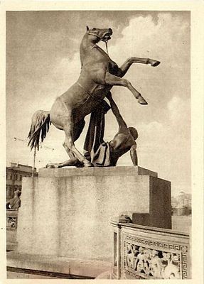 Ленинград. Конная статуя на Аничковом мосту.