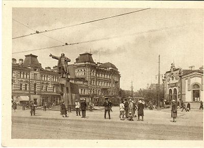 Ленинград. Памятник В. И. Ленину у Финляндского вокзала.
