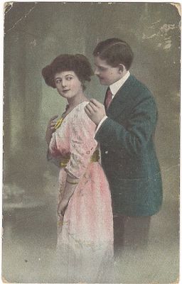 Влюбленные. Imp. 1154. Made in Germany. Штамп от 13 апреля 1913 года. 
Небольшой залом по углу.