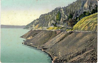 Берег Байкала у Мысовой станции.