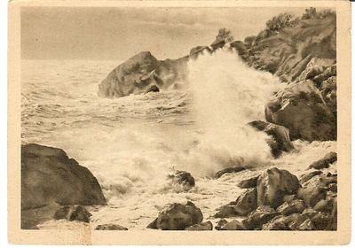 Алупка. Прибой у скалы Айвазовского.