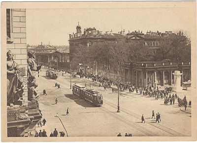 Ленинград. Проспект 25 Октября, направо здание музея города (бывш. Аничков Дворец). Москва. ГИЗ 