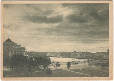 Ленинград. Нева ночью. Вдали Университетская набережная. Москва. ГИЗ, 1929. Заломы уголков.