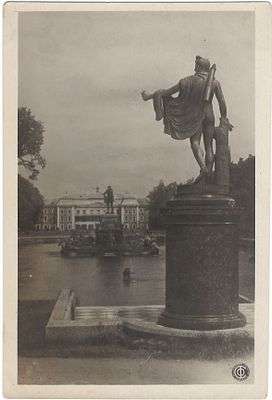 Статуя Аполлона Бельведерского в Петергофе, находится возле фонтана &laquo;Нептун&raquo;. Ленинградское 