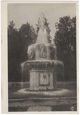 Петергоф. Римский фонтан. Союзфото. Ленинград. Незначительное замятие уголка. Незначительные пятна.