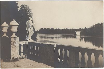 Гатчинский парк. Терасса на Белом озере, конец XVIII века. Ленгорлит. Фото Баумер С.Г. . Неровно 