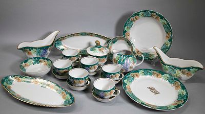 [Авторский экземпляр] Часть кофейно-столового сервиза "Виноград". Кузнецовский фарфор. 1995 г. Ч 