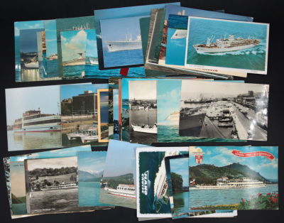 לוט כ-50 גלויות שונות מהעולם כולן בנושא ספינות, אניות וכד', גדלים שונים, הרוב עם כיתובים בגב 