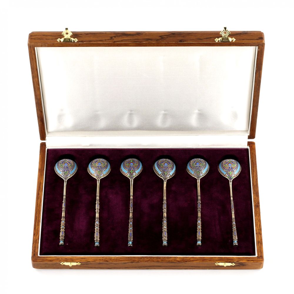 A set of Grachev`s teaspoons in their own case. A set of 6 Grachev`s teaspoons in its own case. 