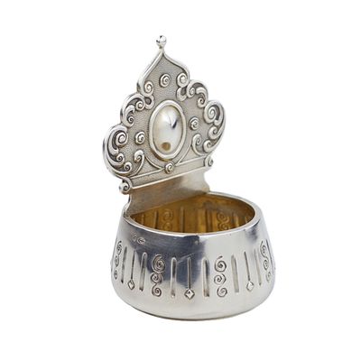 SILVER LADLE WITH OPENWORK BACK IN THE FORM OF A KOKOSHNIK RUSSIA, EARLY 20TH CENTURY. A silver 