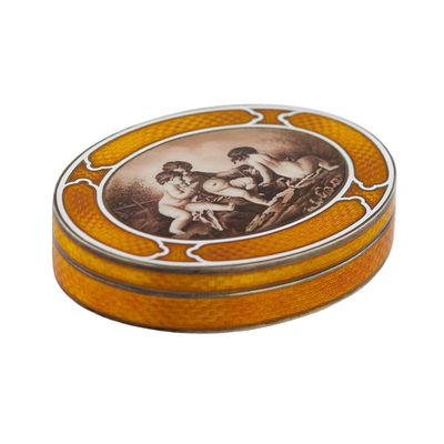 Silver snuff box of aristocratic proportions in guilloché enamel. Austria early 20th century. Si 