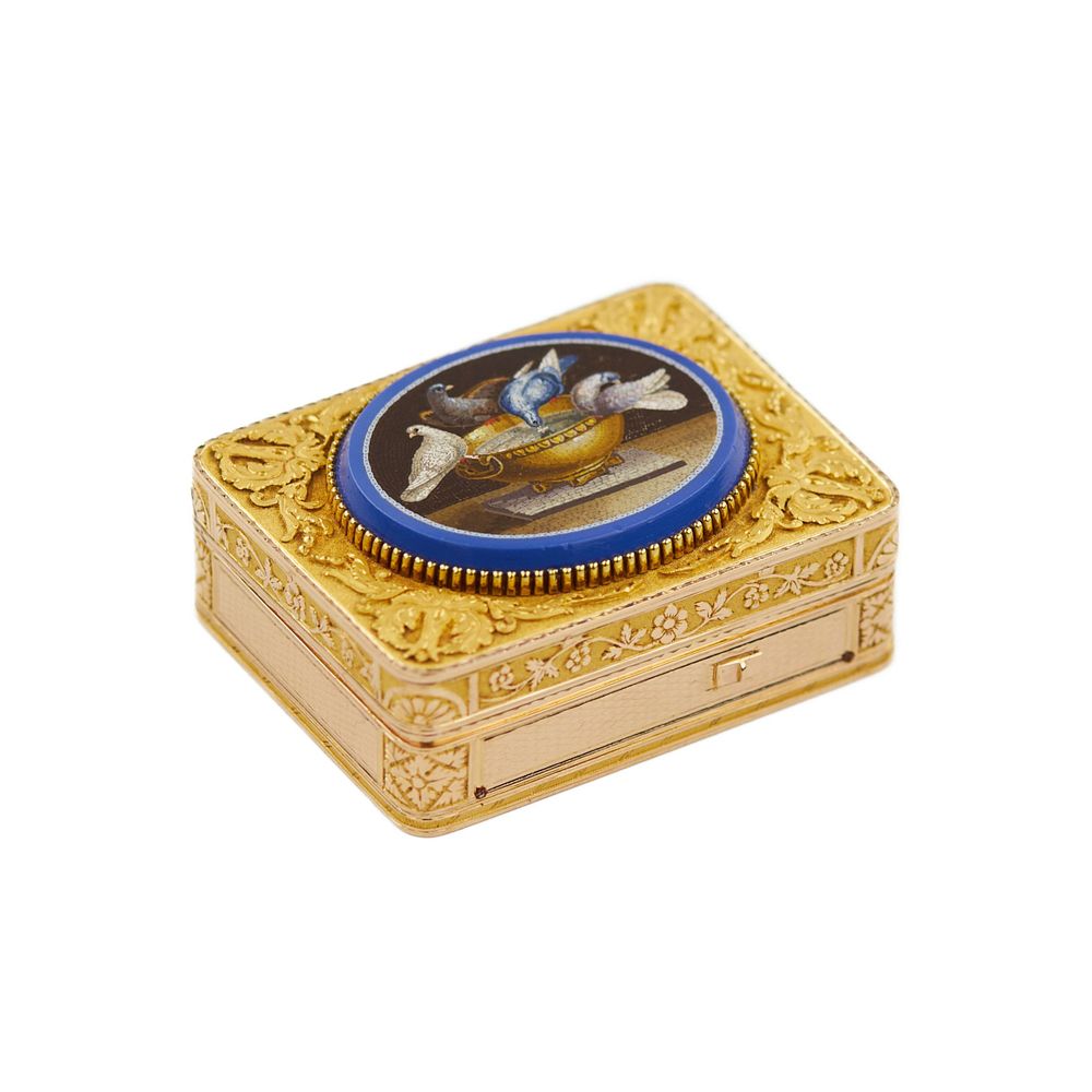 MUSICAL SNUFFBOX WITH MICROMOSAIC "PLINY&39;S DOVES" FRANCE, 1819–1838. A rare and exquisite 
