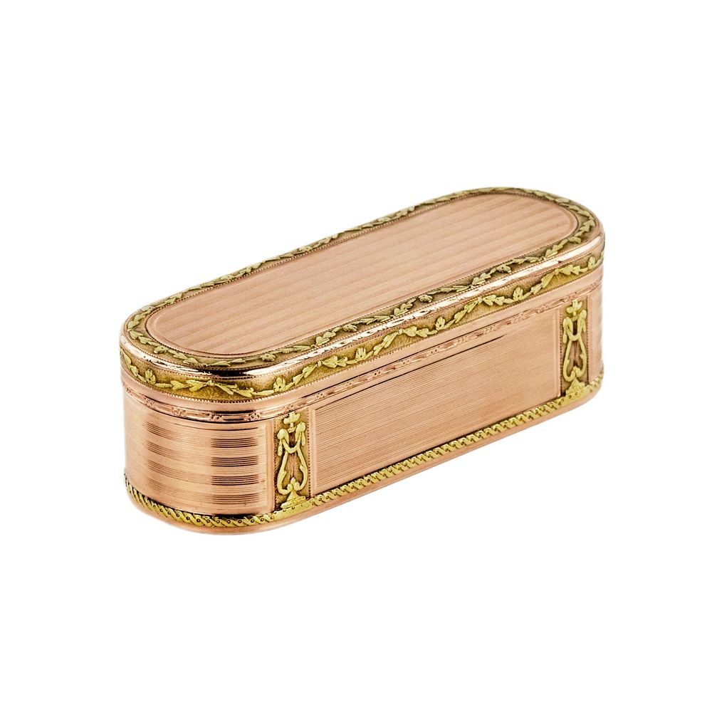 Snuffbox in two-tone gold. France. The turn of the 19th-20th centuries. Strict and elegant 
