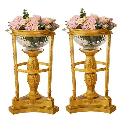 A pair of grandiose, decorative Jardiniere Flowerpots in the style of Napoleon III. France. The 