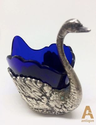 Salt cellar Swan. Salt cellar Swan Weight of silver 42 gr. 
Condition : Good 