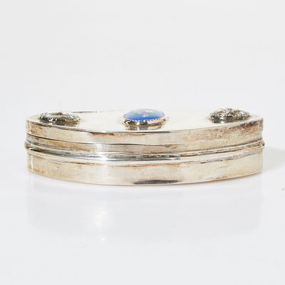 Silver snuffbox. Oval Swedish silver snuffbox with three medallions on the lid. 
Weight: 