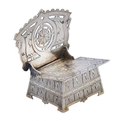 СЕРЕБРЯНАЯ СОЛОНКА &laquo;СТУЛЬЧИК&raquo;. АЛЕКСАНДР МУХИН РОССИЯ, МОСКВА, 1880 ГОД. Изящная серебряная 