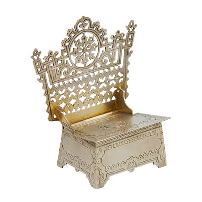 СЕРЕБРЯНАЯ СОЛОНКА-ТРОН С ПРОРЕЗНЫМ ОРНАМЕНТОМ РОССИЯ, КОНЕЦ XIX ВЕКА. Редкая серебряная солонка 