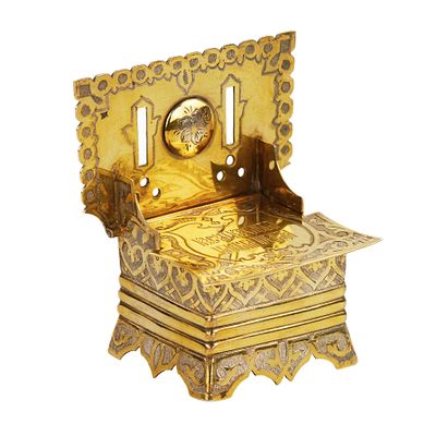 СЕРЕБРЯНАЯ СОЛОНКА-ТРОН С ЧЕРНЬЮ И ПОСЛОВИЦЕЙ &laquo;БЕЗ СОЛИ И ХЛЕБА ПОЛОВИНА ОБЕДА&raquo; МОСКВА, 1866 ГОД. 