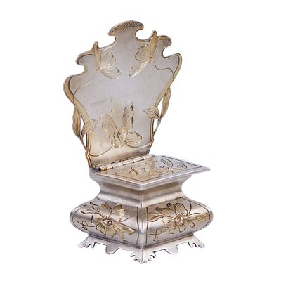 СЕРЕБРЯНАЯ СОЛОНКА В СТИЛЕ МОДЕРН С БАБОЧКАМИ. ГУСТАВ КЛИНГЕРТ МОСКВА, РОССИЯ, 1899-1908. Изящная 