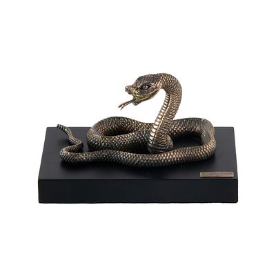 Посеребренная фигура змеи. Tsar imperial collection. Посеребренная фигура змеи на постаменте 