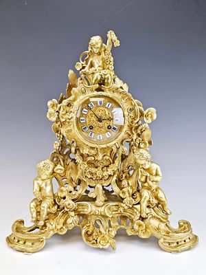 LARGE ANTIQUE FRENCH LOUIS XV STYLE ORMOLU MANTEL CLOCK. A large antique French ormolu mantel 