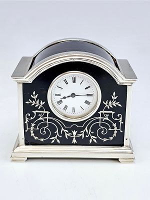 ANTIQUE MAPPIN AND WEBB STERLING SILVER DESK CLOCK. An antique English sterling silver mounted 