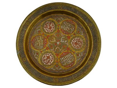 ANTIQUE PERSIAN ETCHED COPPER SERVING TRAY. An antique Persian serving tray. Late Qajar era 